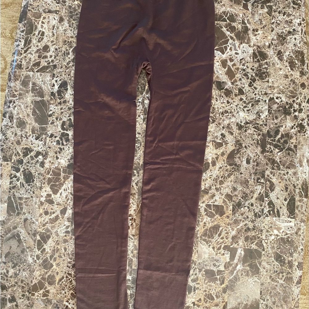 One size women’s leggings. Fits ladies sizes Small Medium and Large